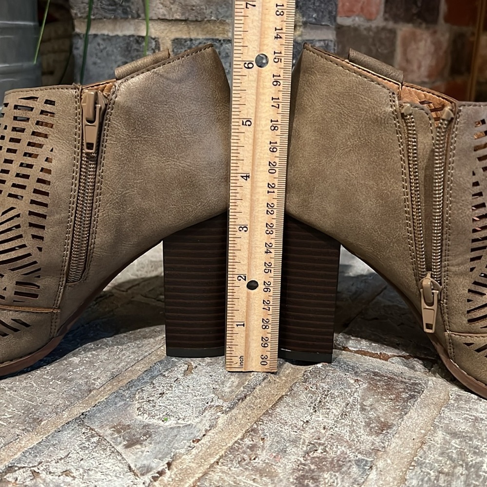 Peep toe boot - Picture 9 of 9